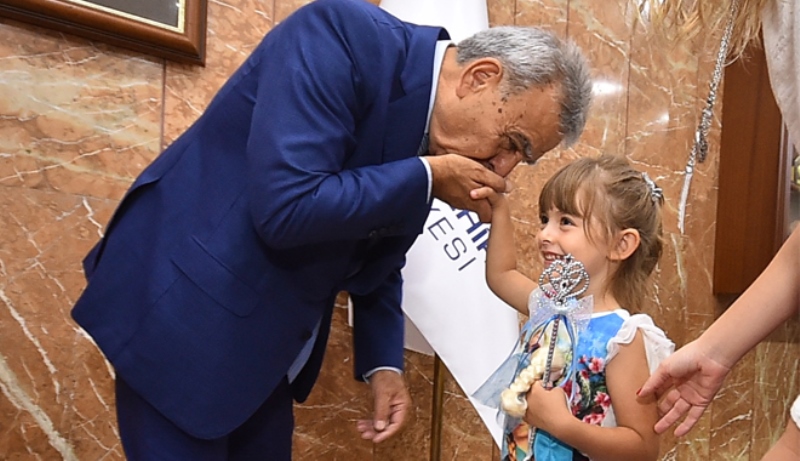 Başkan Kocaoğlu personeliyle bayramlaştı
