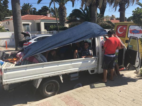 Sıcaktan bunalan, Çeşme sahillerine koştu
