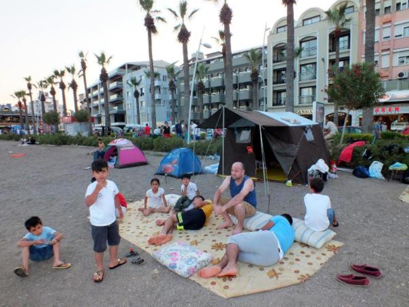 Turizm cennetinin plajları çadırkent oldu