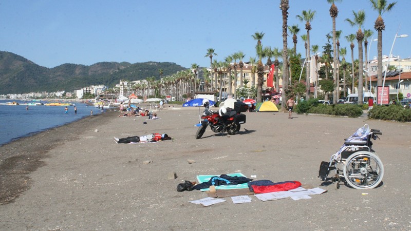 Turizm cennetinin plajları çadırkent oldu