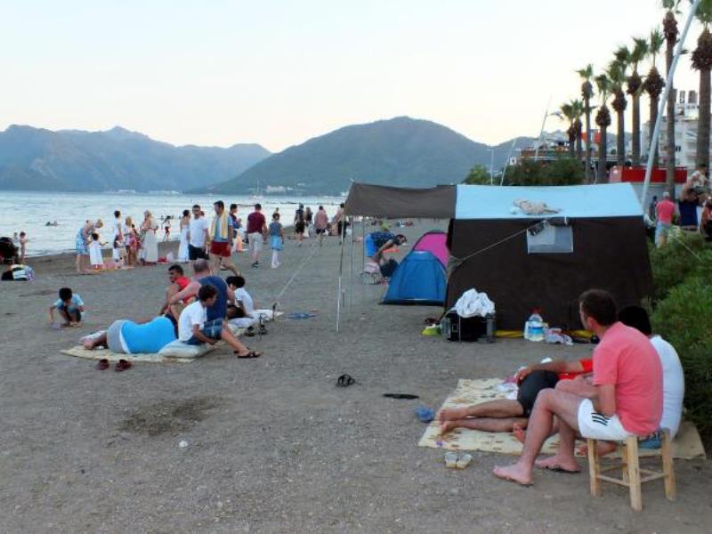 Turizm cennetinin plajları çadırkent oldu