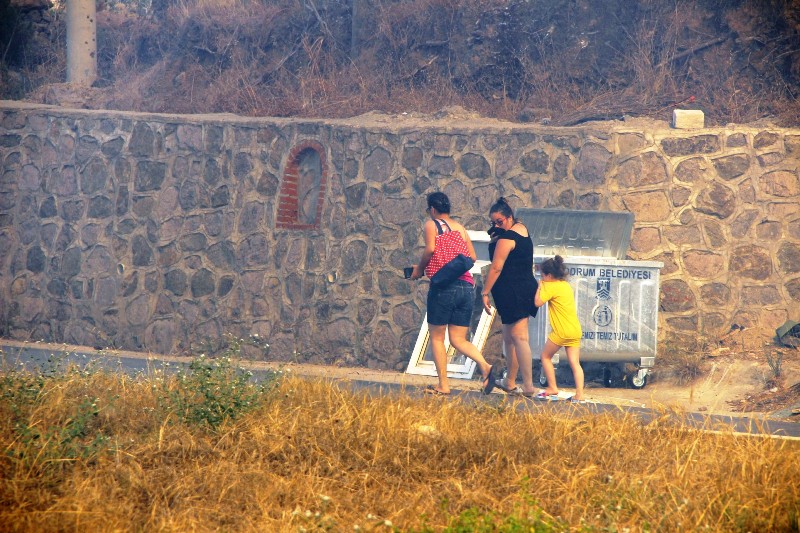 Bodrumda korkutan yangın