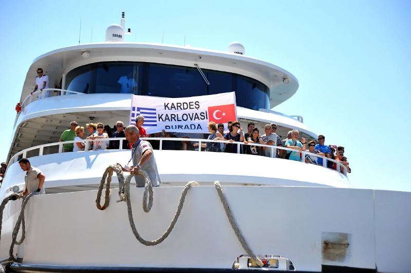 'Denizler ayırmaz birleştirir'