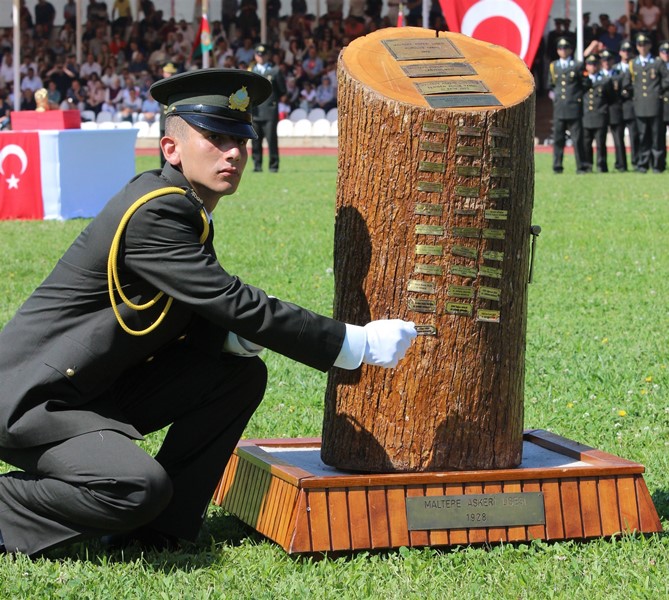 Genç subay adaylarının mezuniyet heyecanı