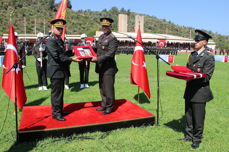 Genç subay adaylarının mezuniyet heyecanı