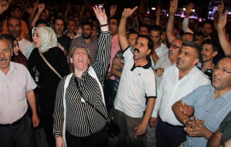 Fotoğraflarla darbe gecesi