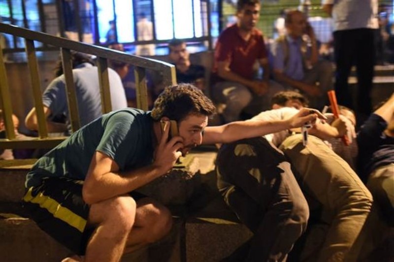 Fotoğraflarla darbe gecesi