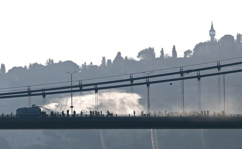 Fotoğraflarla darbe gecesi