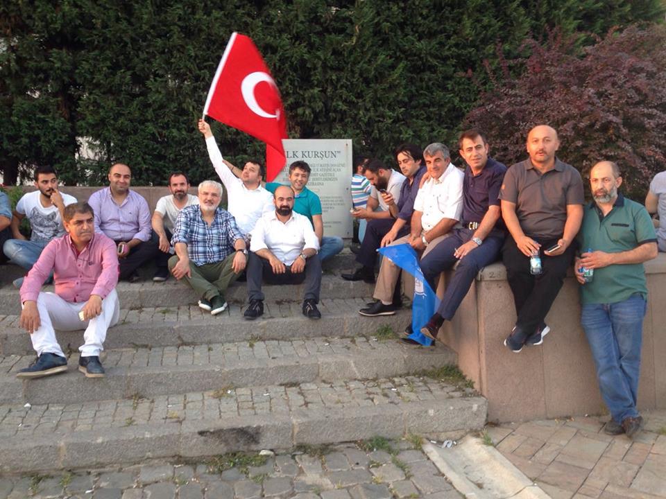 İzmir’de darbe girişimine karşı demokrasi nöbeti