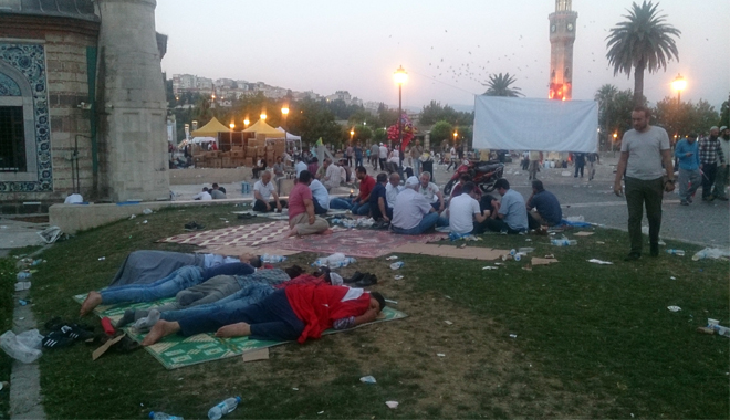 Darbe girişimi Ege'de protesto edildi