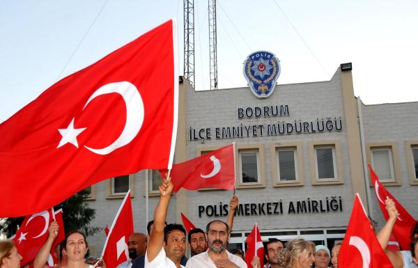 Darbe girişimi Ege'de protesto edildi