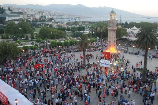 Darbe girişimi Ege'de protesto edildi