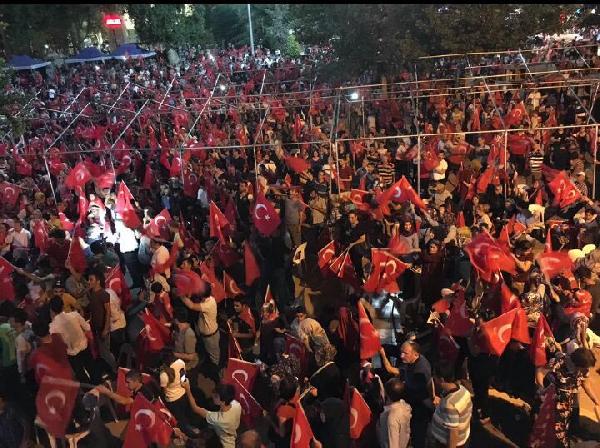 Darbe girişimi Ege'de protesto edildi