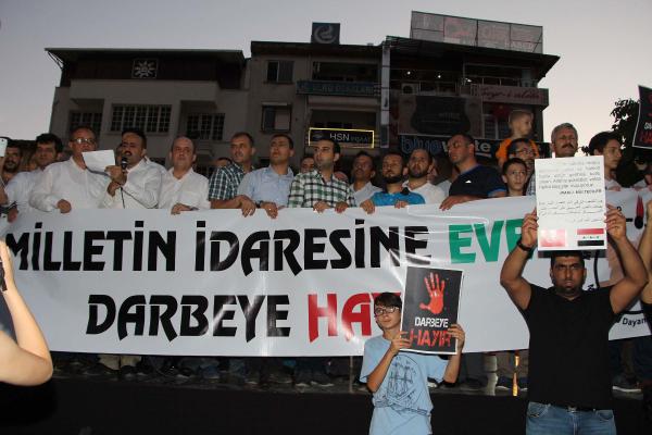 Darbe girişimi Ege'de protesto edildi