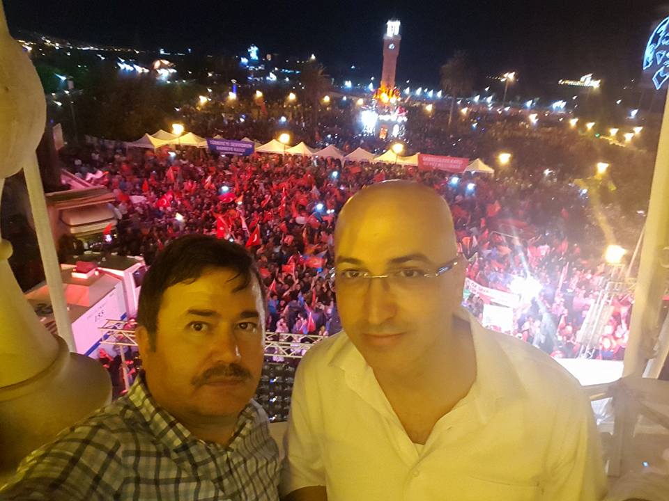 İzmir’de darbe girişimine karşı demokrasi nöbeti