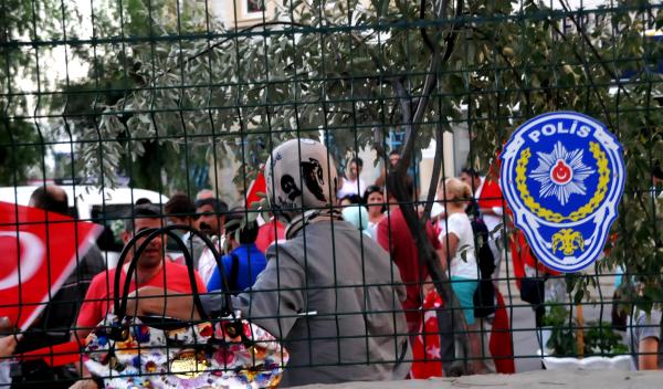 Darbe girişimi Ege'de protesto edildi