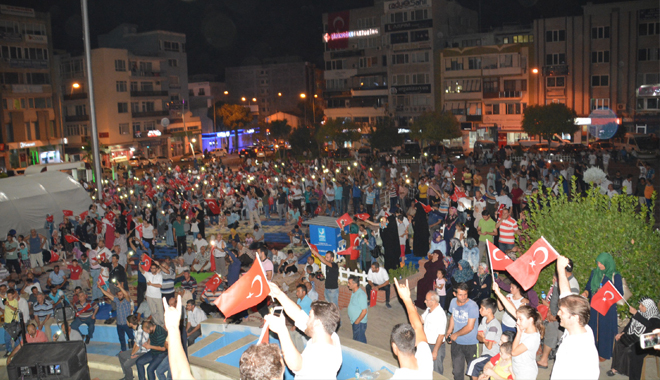 Darbe girişimi Ege'de protesto edildi