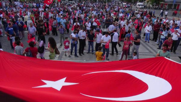 Darbe girişimi Ege'de protesto edildi