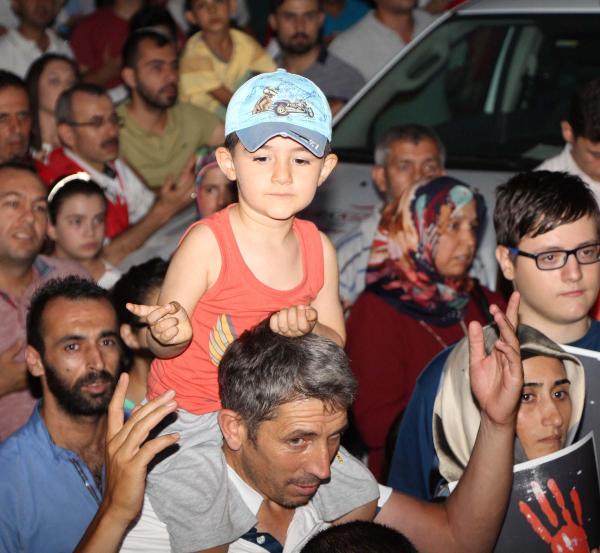 Darbe girişimi Ege'de protesto edildi