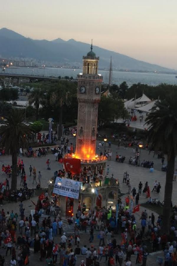 Darbe girişimi Ege'de protesto edildi