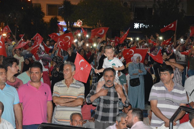 Darbe girişimi Ege'de protesto edildi