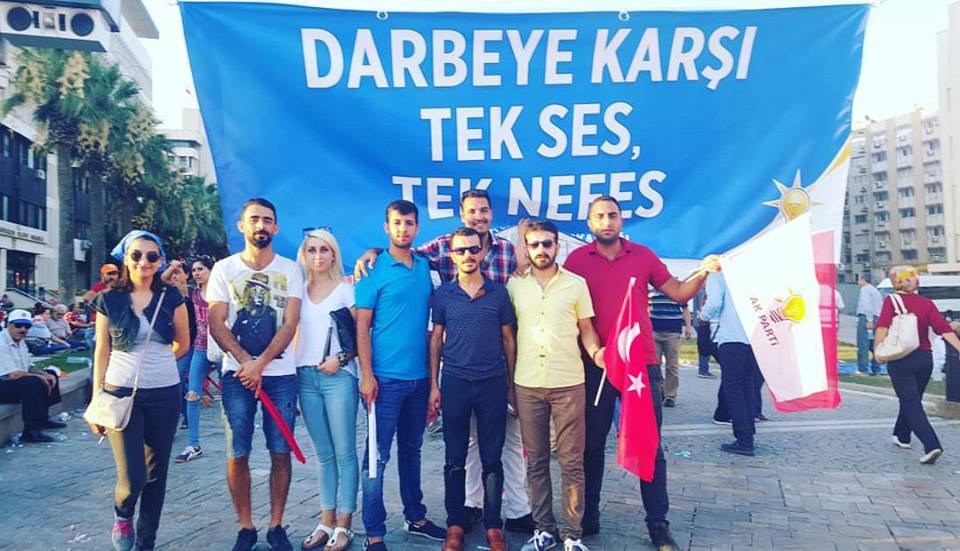 İzmir’de darbe girişimine karşı demokrasi nöbeti