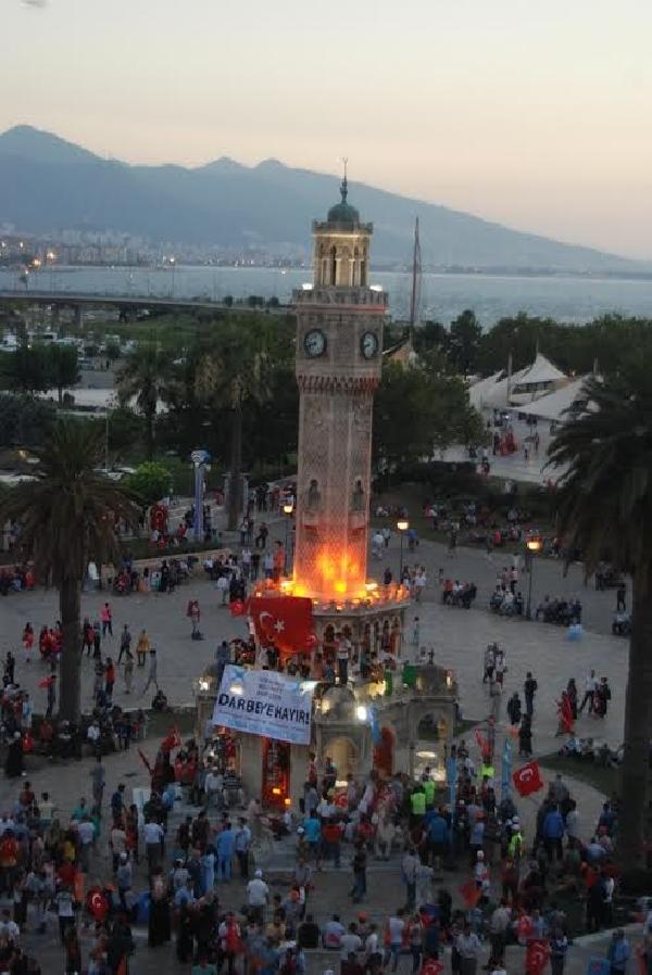 Darbe girişimi Ege'de protesto edildi