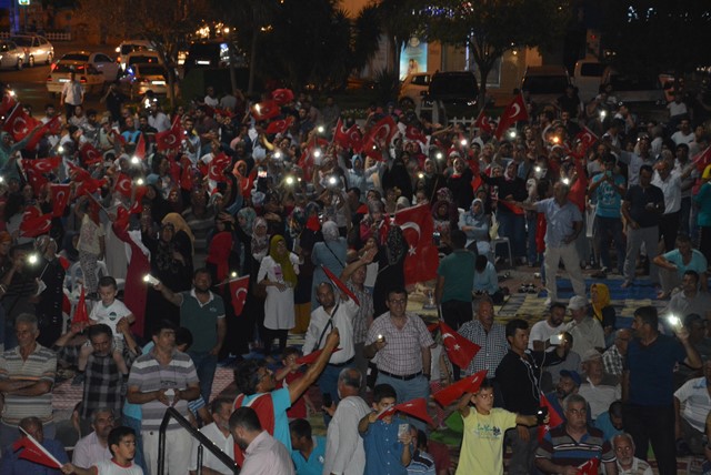Darbe girişimi Ege'de protesto edildi