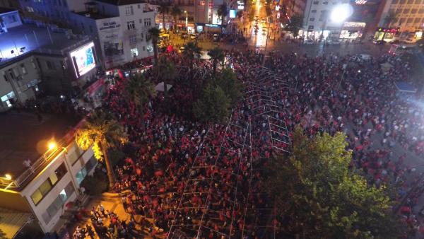Darbe girişimi Ege'de protesto edildi