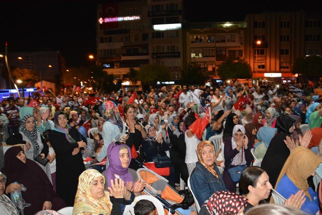 Darbe girişimi Ege'de protesto edildi