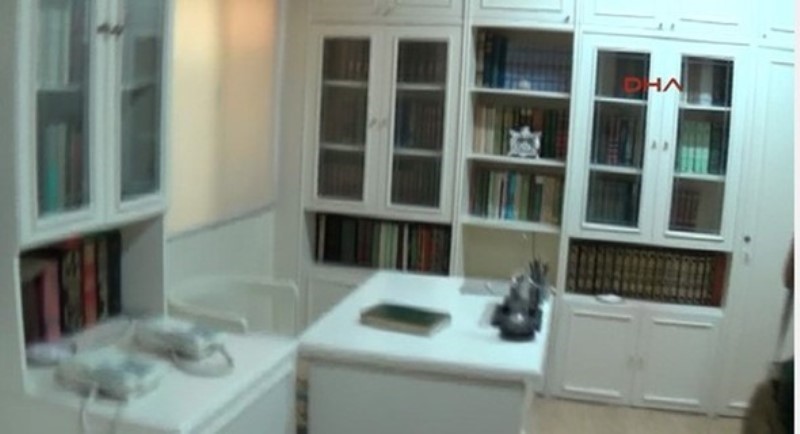 İşte Gülen'in İzmir'deki müze gibi odası