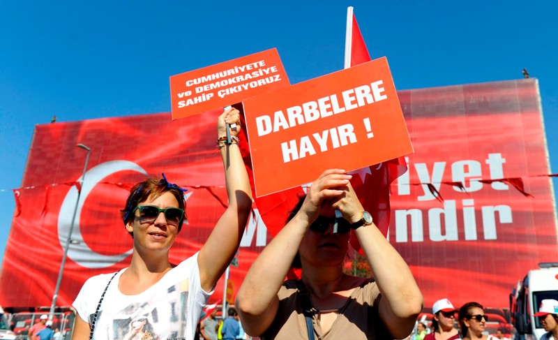 Cumhuriyet ve Demokrasi Mitingi'ne vatandaşlar akın etti