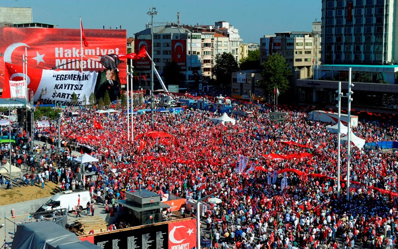 Cumhuriyet ve Demokrasi Mitingi'ne vatandaşlar akın etti