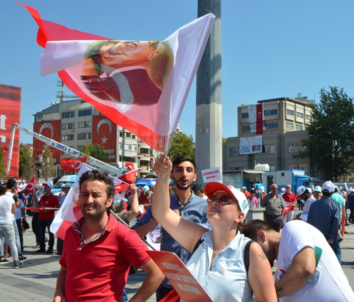 Cumhuriyet ve Demokrasi Mitingi'ne vatandaşlar akın etti