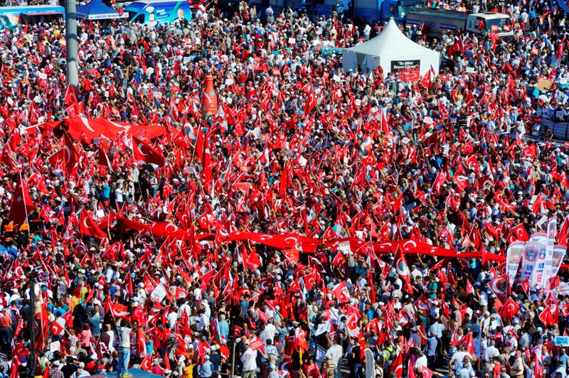 Cumhuriyet ve Demokrasi Mitingi'ne vatandaşlar akın etti
