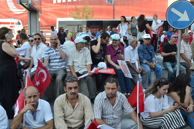 Cumhuriyet ve Demokrasi Mitingi'ne vatandaşlar akın etti