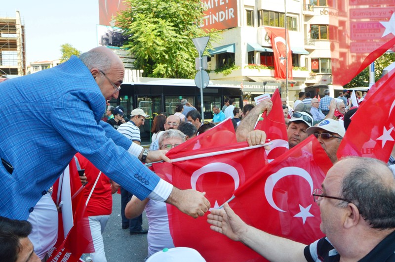 Cumhuriyet ve Demokrasi Mitingi'ne vatandaşlar akın etti