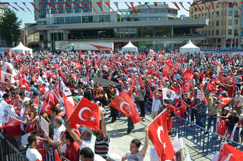Cumhuriyet ve Demokrasi Mitingi'ne vatandaşlar akın etti