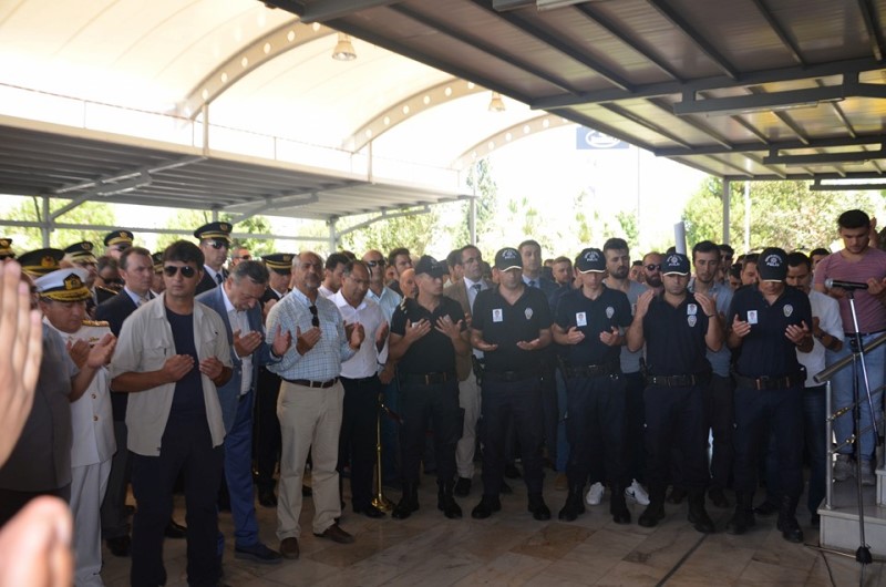 İzmir şehidini son yolculuğuna uğurladı