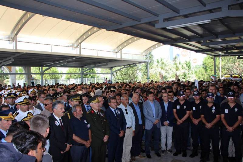 İzmir şehidini son yolculuğuna uğurladı