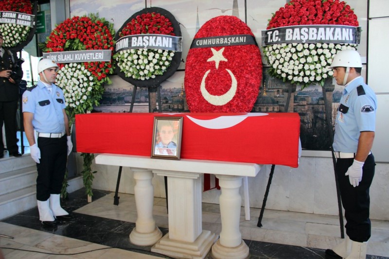 İzmir şehidini son yolculuğuna uğurladı