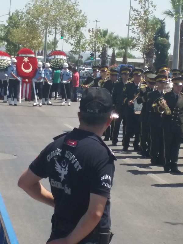 İzmir şehidini son yolculuğuna uğurladı