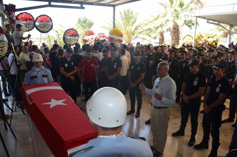 İzmir şehidini son yolculuğuna uğurladı
