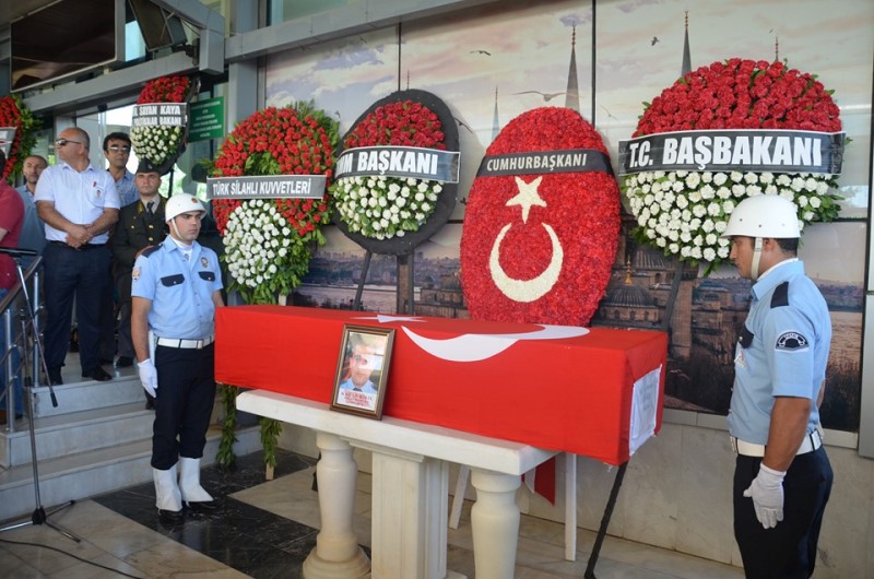 İzmir şehidini son yolculuğuna uğurladı