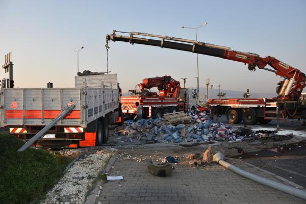 İzmir’de zincirleme trafik kazası