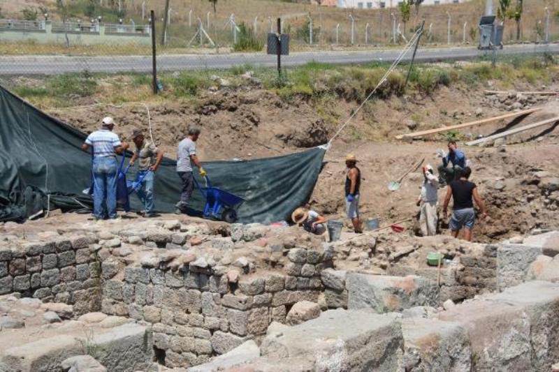 Tarihi Kleopatra hamamı gün ışığına çıkıyor