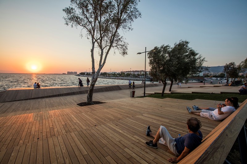Bostanlı kıyıları göz kamaştırıyor