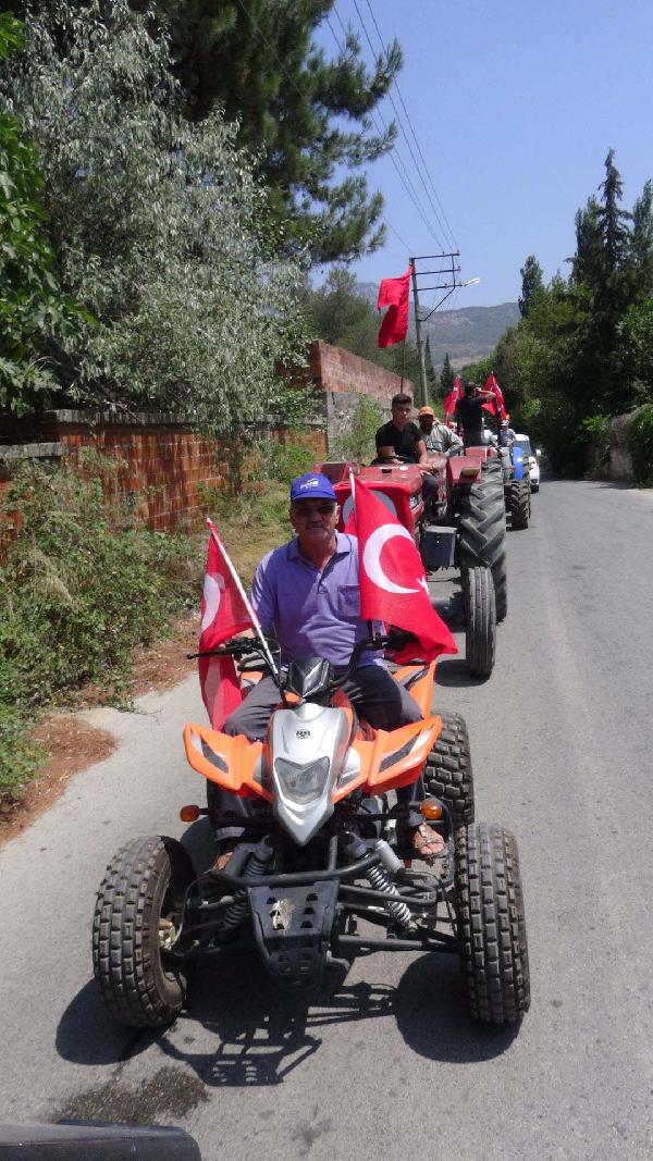 Köylüden darbe girişimine traktörlü tepki