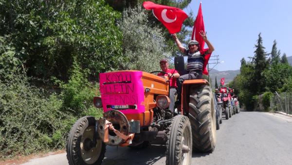 Köylüden darbe girişimine traktörlü tepki
