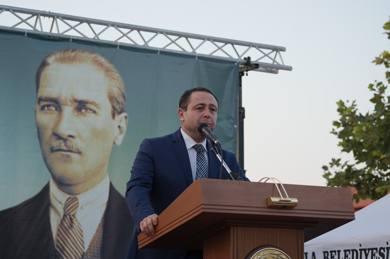 Urla demokrasiye yürüdü